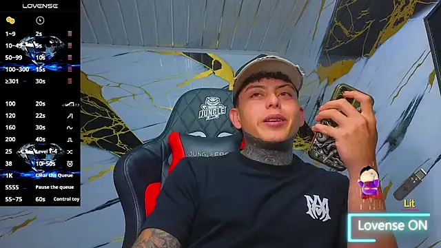 Kevin22 222 online show from December 2025 04:08:01 AM