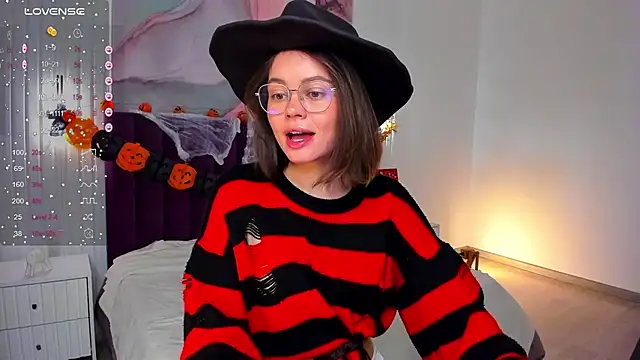 Kelly Cuutie online show from October 2025 01:11:01 AM