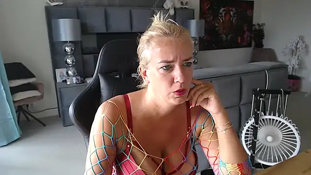 Snapshot of Wendysexyx chatting on July 2026 11:37:02 AM Wendysexyx online show from July 2026 11:37:02 AM