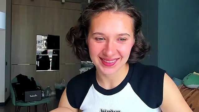 Lilith lutherlow online show from October 2025 10:44:02 AM