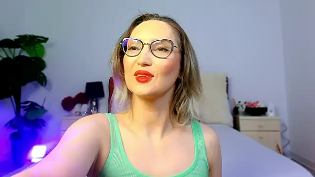 CharmingAnnie online show from April 2026 05:47:01 PM