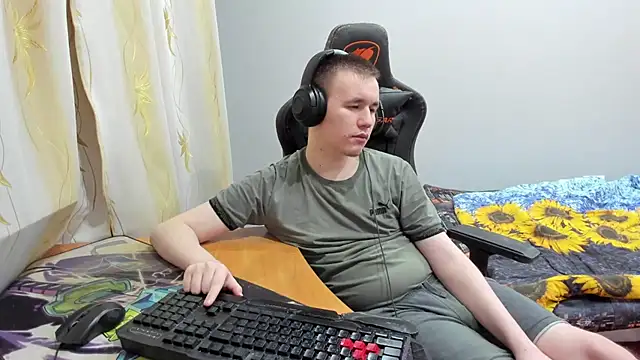 iliaskrislove online show from October 2025 10:20:02 PM