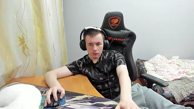 iliaskrislove online show from November 2025 01:00:01 PM