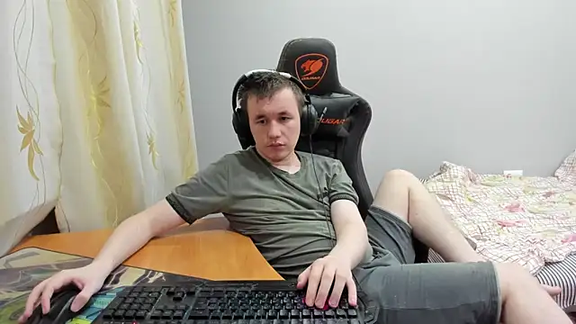 iliaskrislove online show from November 2025 02:43:02 PM