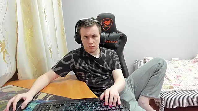 iliaskrislove online show from November 2025 01:11:01 PM