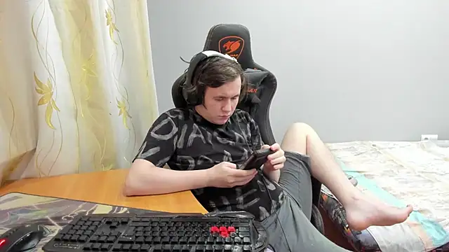 iliaskrislove online show from March 2026 04:12:02 PM