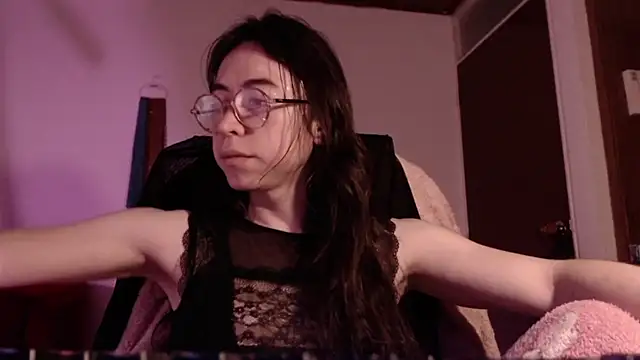 Snapshot of emily_pearl_ chatting on October 2025 10:45:01 AM emily pearl  online show from October 2025 10:45:01 AM