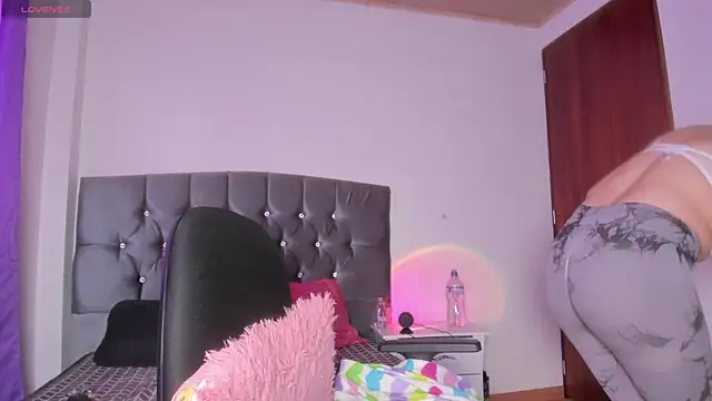 Snapshot of Veeronica_Smith chatting on October 2025 02:12:02 PM Veeronica Smith online show from October 2025 02:12:02 PM