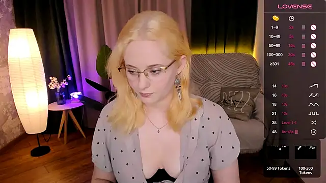 Snapshot of Aemilia_ chatting on January 2025 12:16:01 PM Aemilia online show from January 2025 12:16:01 PM