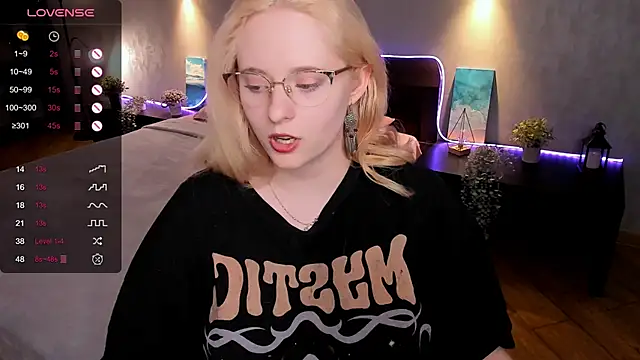 Snapshot of Aemilia_ chatting on February 2025 09:28:01 AM Aemilia online show from February 2025 09:28:01 AM