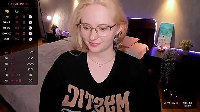 Snapshot of Aemilia_ chatting on February 2025 12:33:01 PM Aemilia online show from February 2025 12:33:01 PM