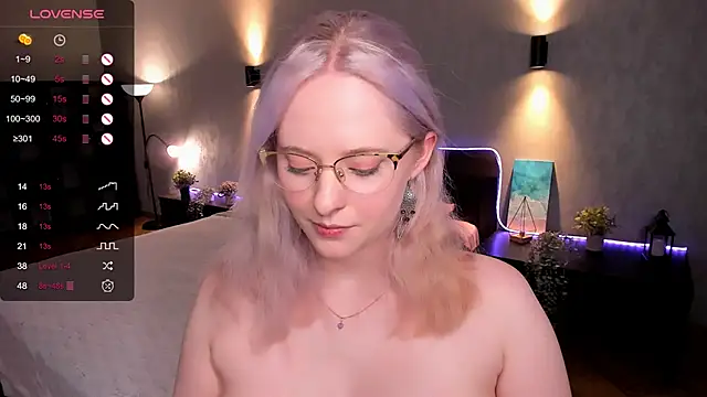 Snapshot of Aemilia_ chatting on February 2025 10:07:02 AM Aemilia online show from February 2025 10:07:02 AM