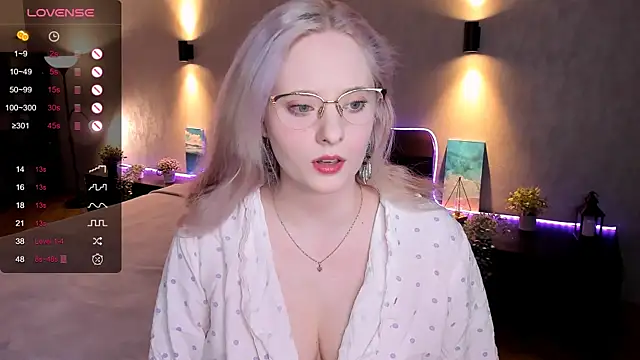 Snapshot of Aemilia_ chatting on February 2025 09:09:01 AM Aemilia online show from February 2025 09:09:01 AM