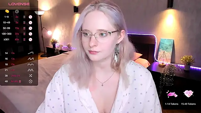 Snapshot of Aemilia_ chatting on February 2025 12:12:01 PM Aemilia online show from February 2025 12:12:01 PM