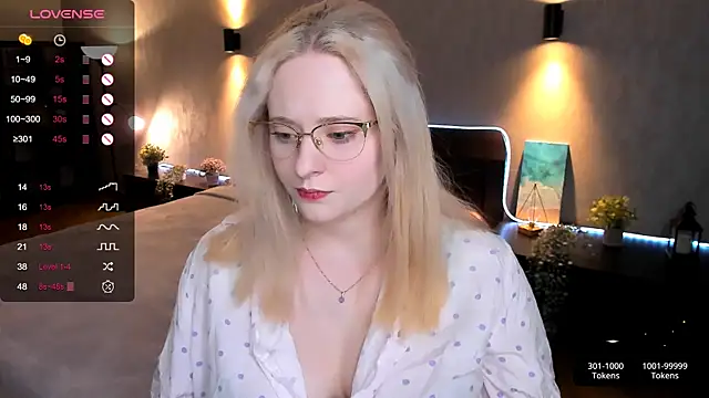 Snapshot of Aemilia_ chatting on February 2025 09:27:01 AM Aemilia online show from February 2025 09:27:01 AM