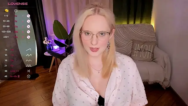 Snapshot of Aemilia_ chatting on February 2025 09:04:02 AM Aemilia online show from February 2025 09:04:02 AM