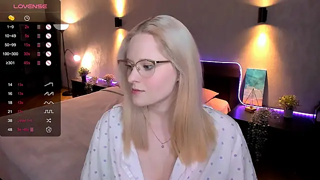 Snapshot of Aemilia_ chatting on February 2025 09:32:02 AM Aemilia online show from February 2025 09:32:02 AM