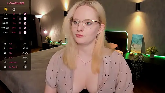 Snapshot of Aemilia_ chatting on March 2025 02:10:02 PM Aemilia online show from March 2025 02:10:02 PM