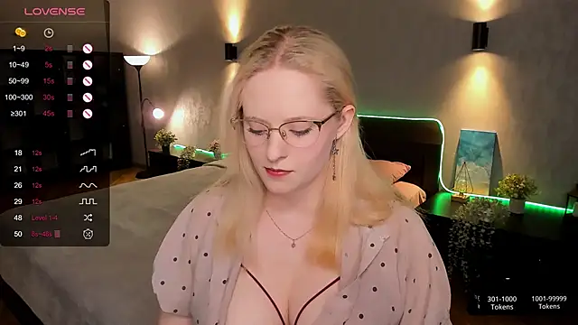 Snapshot of Aemilia_ chatting on March 2025 08:48:01 AM Aemilia online show from March 2025 08:48:01 AM