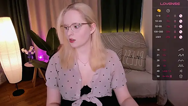 Snapshot of Aemilia_ chatting on March 2025 08:52:01 AM Aemilia online show from March 2025 08:52:01 AM