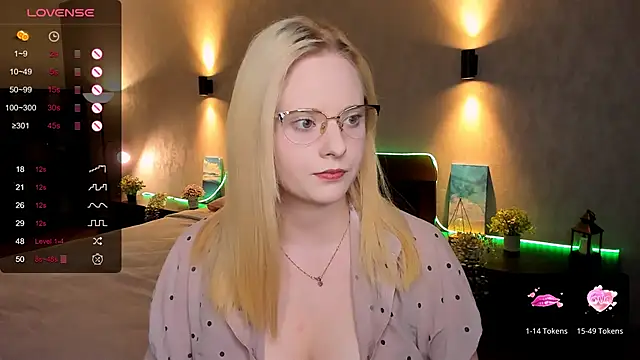 Snapshot of Aemilia_ chatting on March 2025 08:40:01 AM Aemilia online show from March 2025 08:40:01 AM