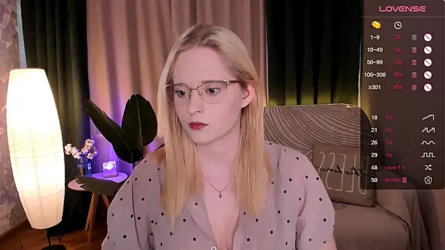 Snapshot of Aemilia_ chatting on March 2025 08:45:01 AM Aemilia online show from March 2025 08:45:01 AM