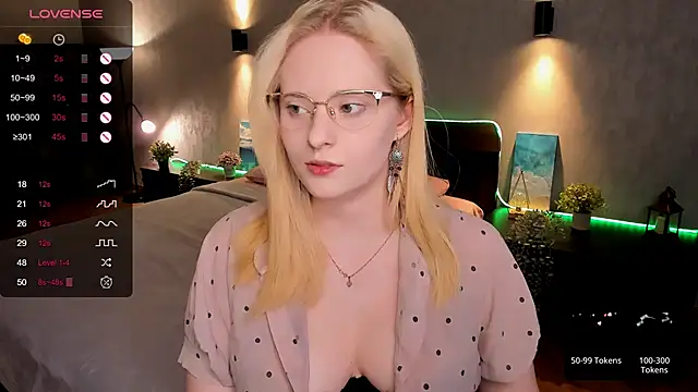 Snapshot of Aemilia_ chatting on March 2025 05:28:02 AM Aemilia online show from March 2025 05:28:02 AM