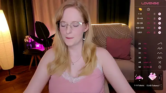 Snapshot of Aemilia_ chatting on September 2025 08:39:02 AM Aemilia online show from September 2025 08:39:02 AM