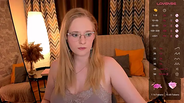 Snapshot of Aemilia_ chatting on October 2025 08:23:02 AM Aemilia online show from October 2025 08:23:02 AM