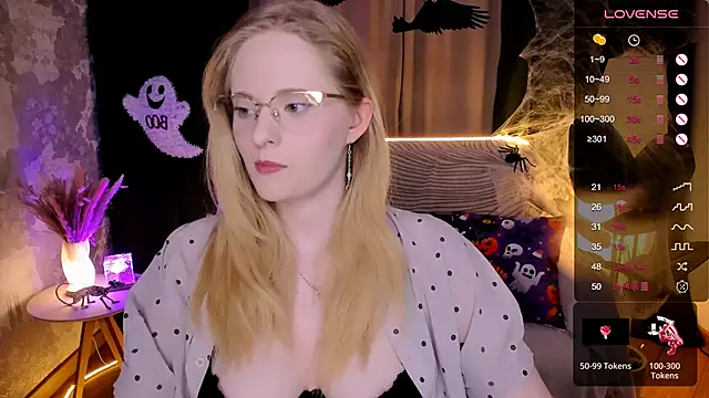 Snapshot of Aemilia_ chatting on October 2025 08:40:02 AM Aemilia online show from October 2025 08:40:02 AM