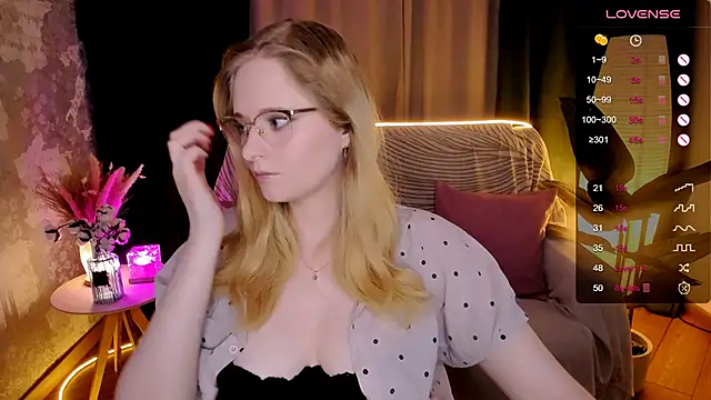 Snapshot of Aemilia_ chatting on November 2025 08:35:01 AM Aemilia online show from November 2025 08:35:01 AM