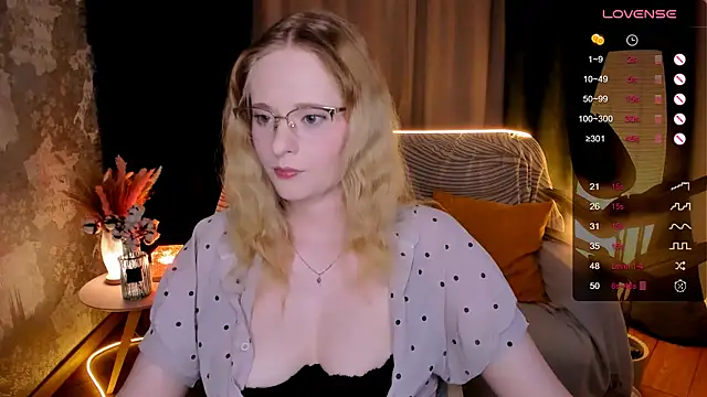 Snapshot of Aemilia_ chatting on November 2025 08:35:02 AM Aemilia online show from November 2025 08:35:02 AM