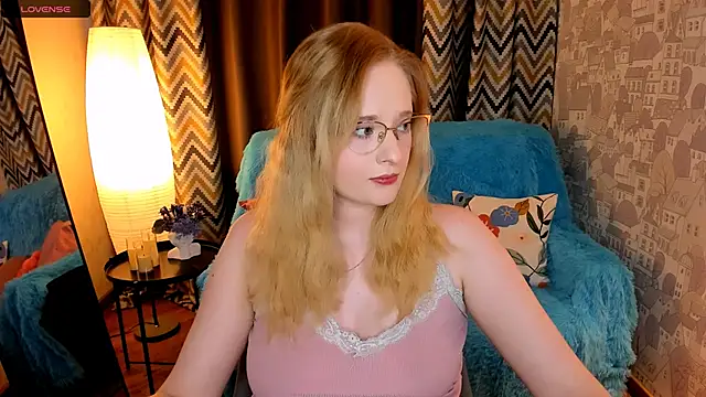 Snapshot of Aemilia_ chatting on November 2025 08:22:02 AM Aemilia online show from November 2025 08:22:02 AM