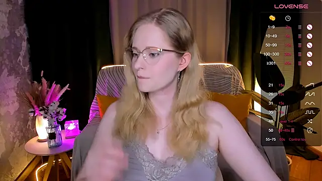 Snapshot of Aemilia_ chatting on November 2025 08:25:02 AM Aemilia online show from November 2025 08:25:02 AM