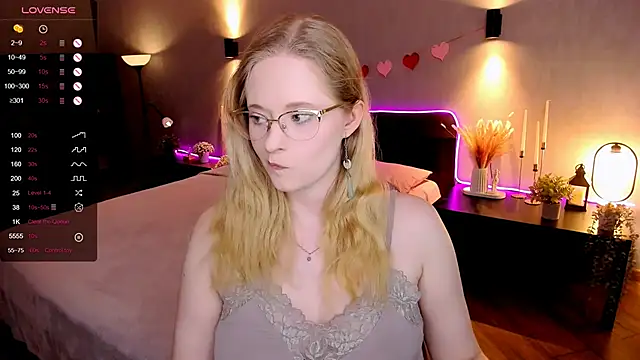 Snapshot of Aemilia_ chatting on November 2025 08:25:02 AM Aemilia online show from November 2025 08:25:02 AM