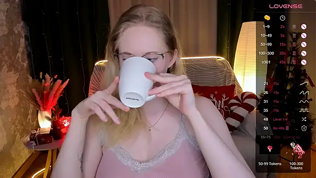 Snapshot of Aemilia_ chatting on December 2025 08:45:01 AM Aemilia online show from December 2025 08:45:01 AM