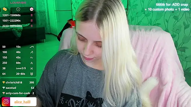 Snapshot of Alice_Halle chatting on December 2024 07:11:02 PM Alice Halle online show from December 2024 07:11:02 PM