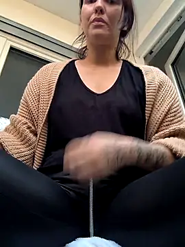 Snapshot of Linalicious chatting on November 2025 02:18:02 PM Linalicious online show from November 2025 02:18:02 PM