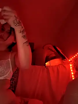 Snapshot of Linalicious chatting on November 2025 04:40:01 PM Linalicious online show from November 2025 04:40:01 PM