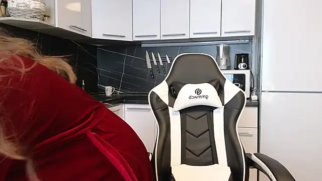 Snapshot of Strip-Lady chatting on January 2025 03:09:02 AM Strip-Lady online show from January 2025 03:09:02 AM