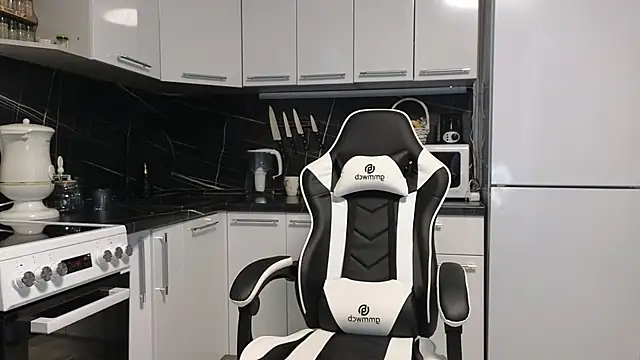 Snapshot of Strip-Lady chatting on February 2025 02:25:01 AM Strip-Lady online show from February 2025 02:25:01 AM