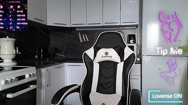 Snapshot of Strip-Lady chatting on March 2025 02:45:01 AM Strip-Lady online show from March 2025 02:45:01 AM