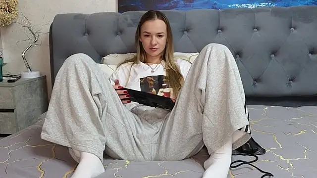 Snapshot of Strip-Lady chatting on December 2025 11:15:01 AM Strip-Lady online show from December 2025 11:15:01 AM