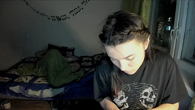 Snapshot of MashkaRay chatting on April 2026 04:37:02 PM MashkaRay online show from April 2026 04:37:02 PM