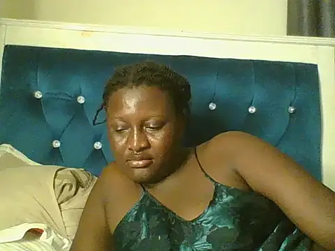 Snapshot of Heavy_ass chatting on April 2026 09:39:33 PM Heavy ass online show from April 2026 09:39:33 PM