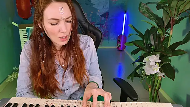 Snapshot of VandaRossi chatting on January 2025 02:14:01 PM VandaRossi online show from January 2025 02:14:01 PM