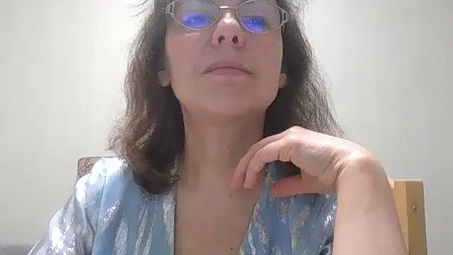 Snapshot of HollyJewel chatting on March 2026 04:51:01 PM HollyJewel online show from March 2026 04:51:01 PM