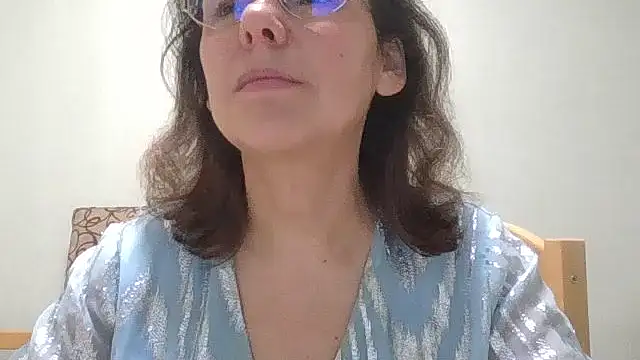 Snapshot of HollyJewel chatting on April 2026 04:59:01 PM HollyJewel online show from April 2026 04:59:01 PM