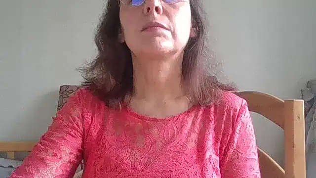 Snapshot of HollyJewel chatting on April 2026 10:37:01 AM HollyJewel online show from April 2026 10:37:01 AM