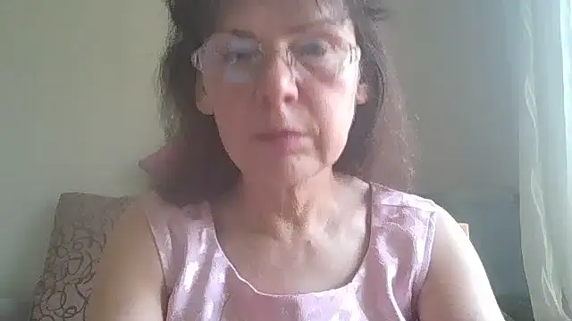 Snapshot of HollyJewel chatting on May 2026 10:22:02 AM HollyJewel online show from May 2026 10:22:02 AM